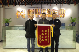  12月14日，融創(chuàng)凡爾賽業(yè)主張老師客戶送來感謝錦